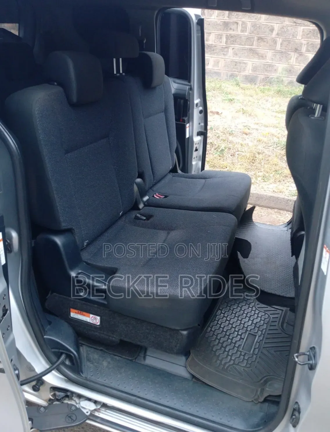 Toyota Sienta 2017 Silver