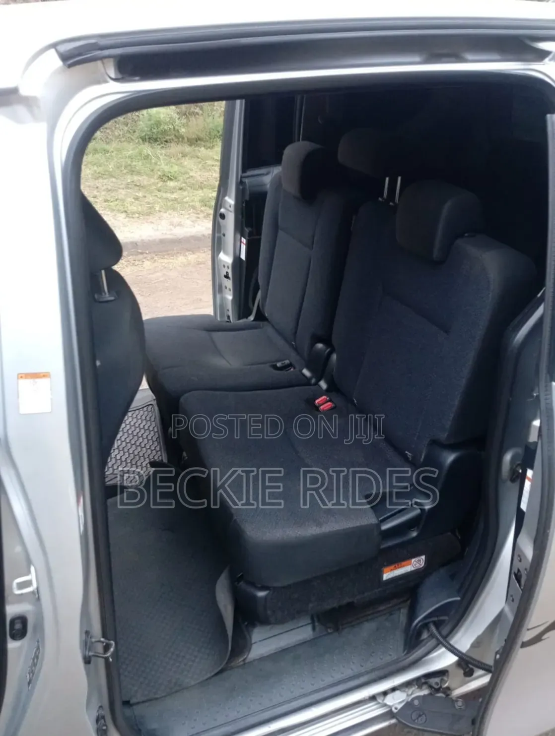 Toyota Sienta 2017 Silver