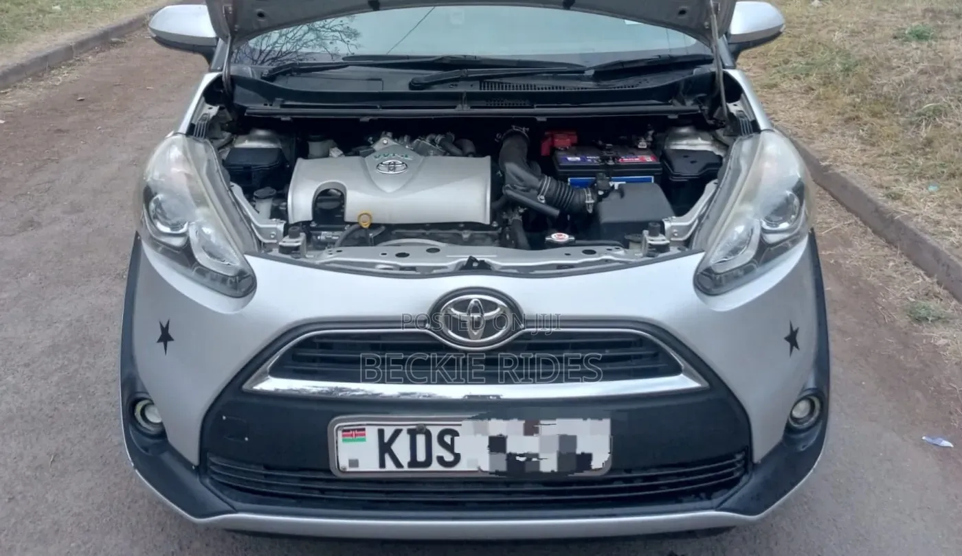 Toyota Sienta 2017 Silver