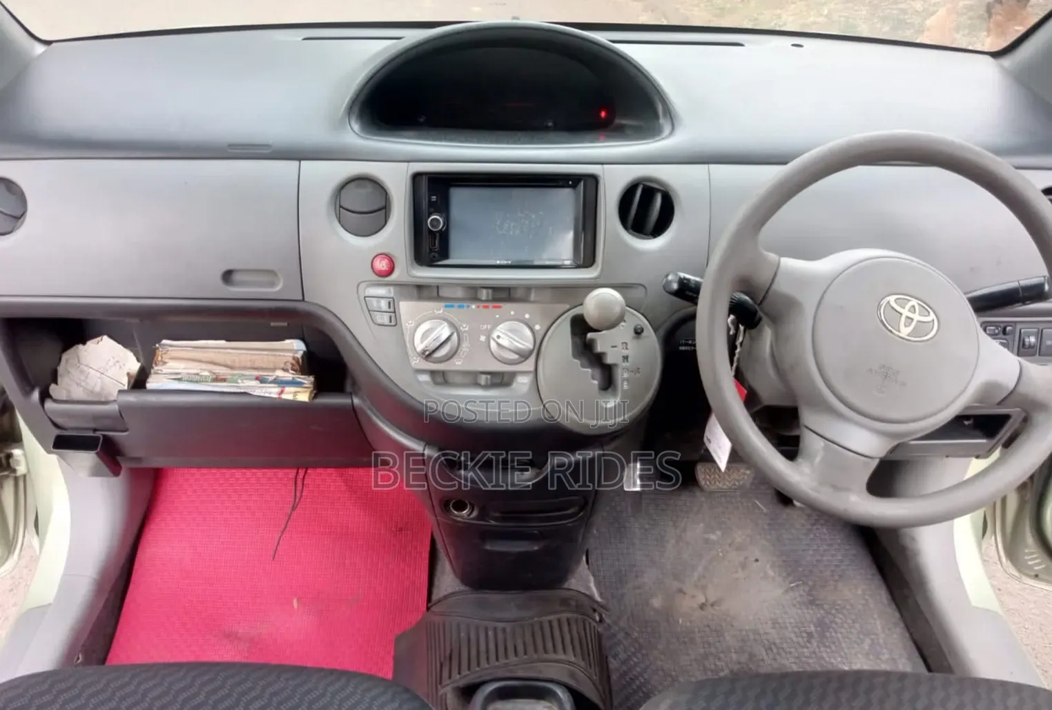 Toyota Sienta 2010 Green