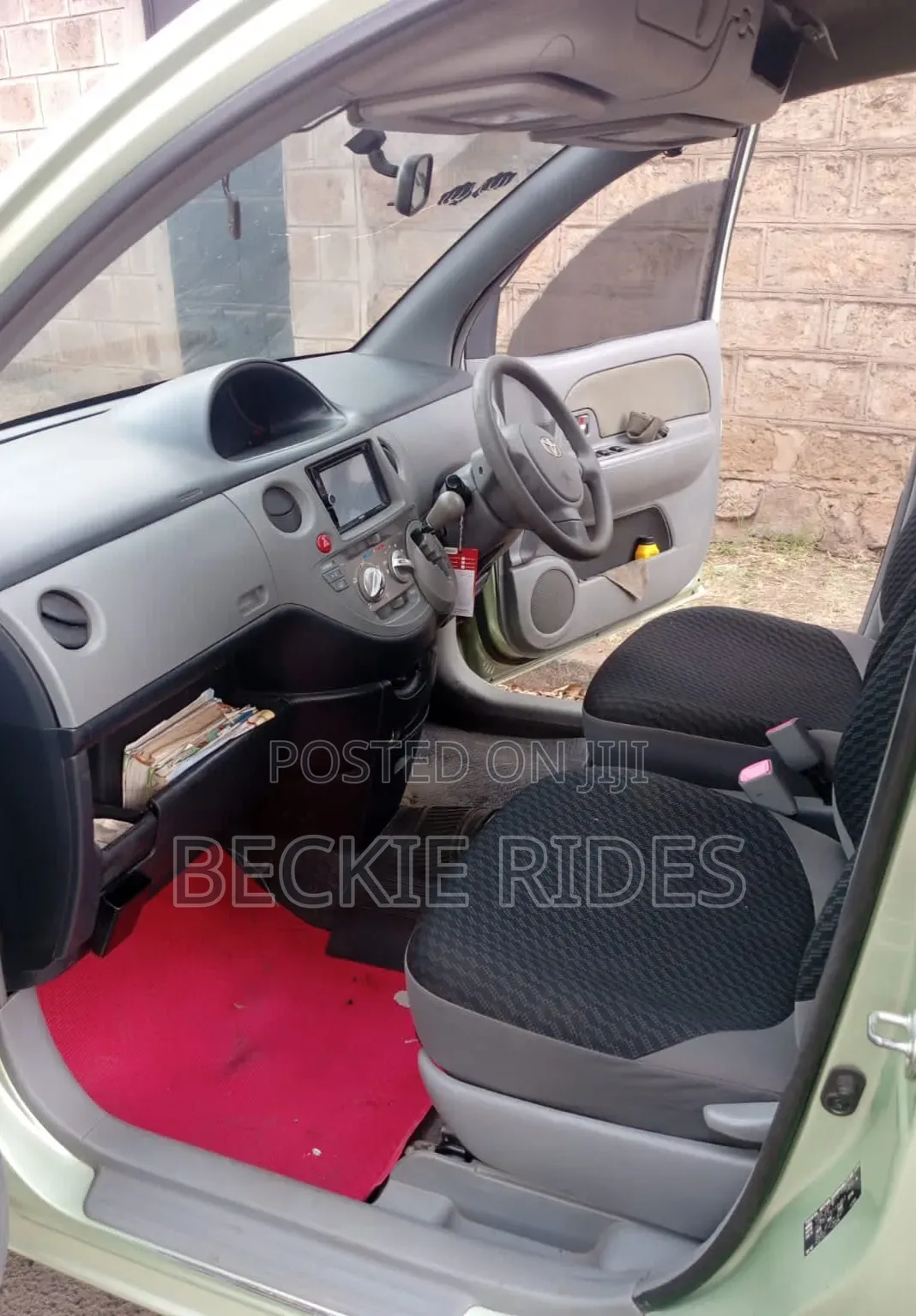 Toyota Sienta 2010 Green