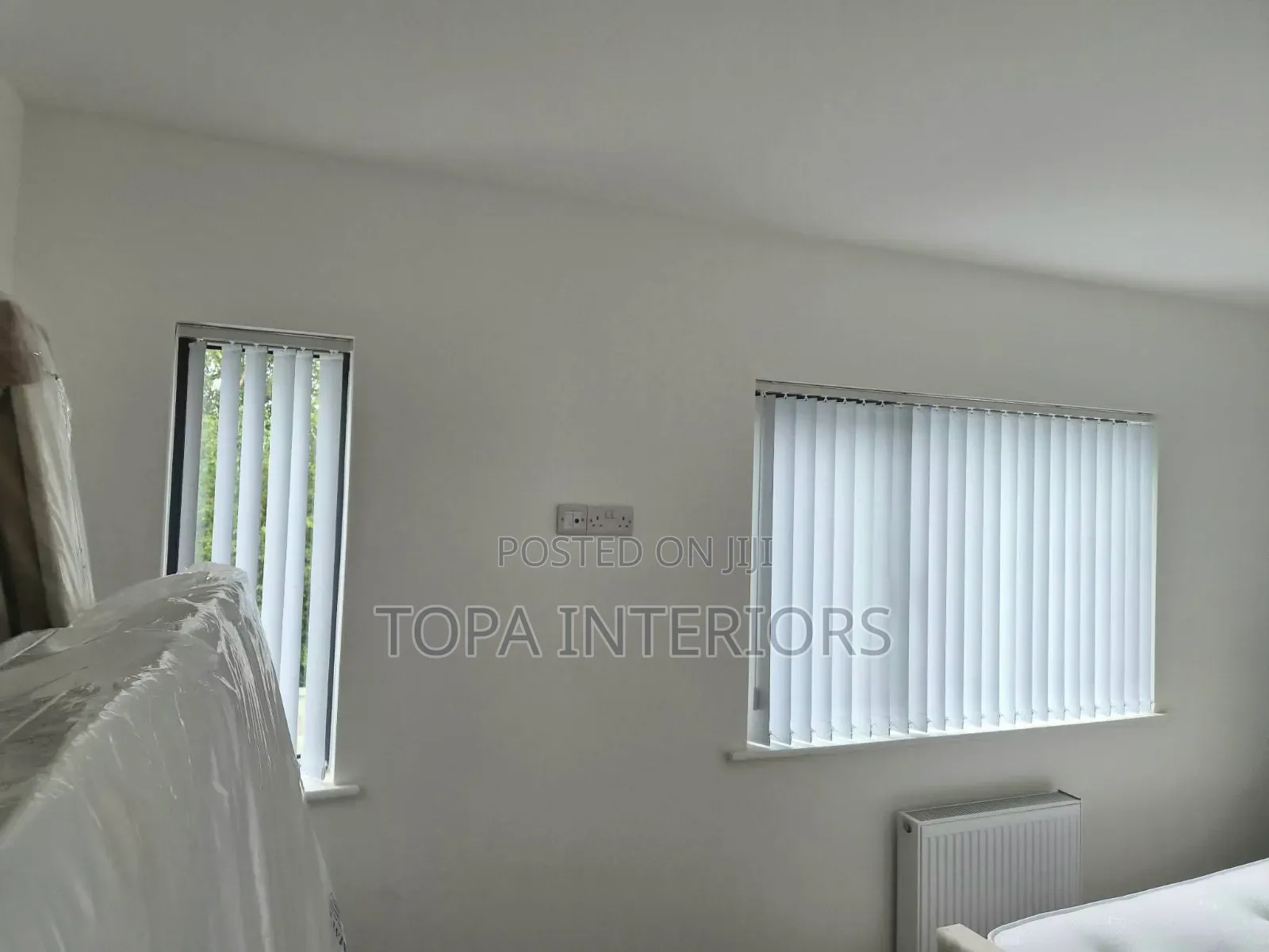 White Curtain Blinders for Office Privacy