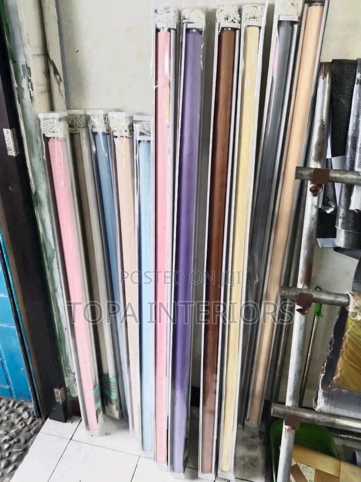Horizontal Roller Window Blinds Installation