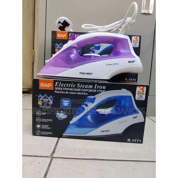 RAF R.1171 Electric Steam Iron With a Ceramic Baseplate - thumbnail 2