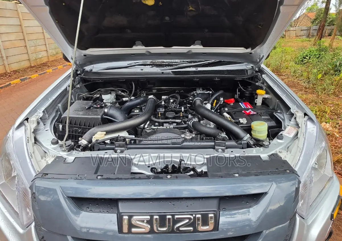 Isuzu D-MAX 2023 Silver