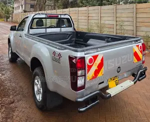 Isuzu D-MAX 2023 Silver