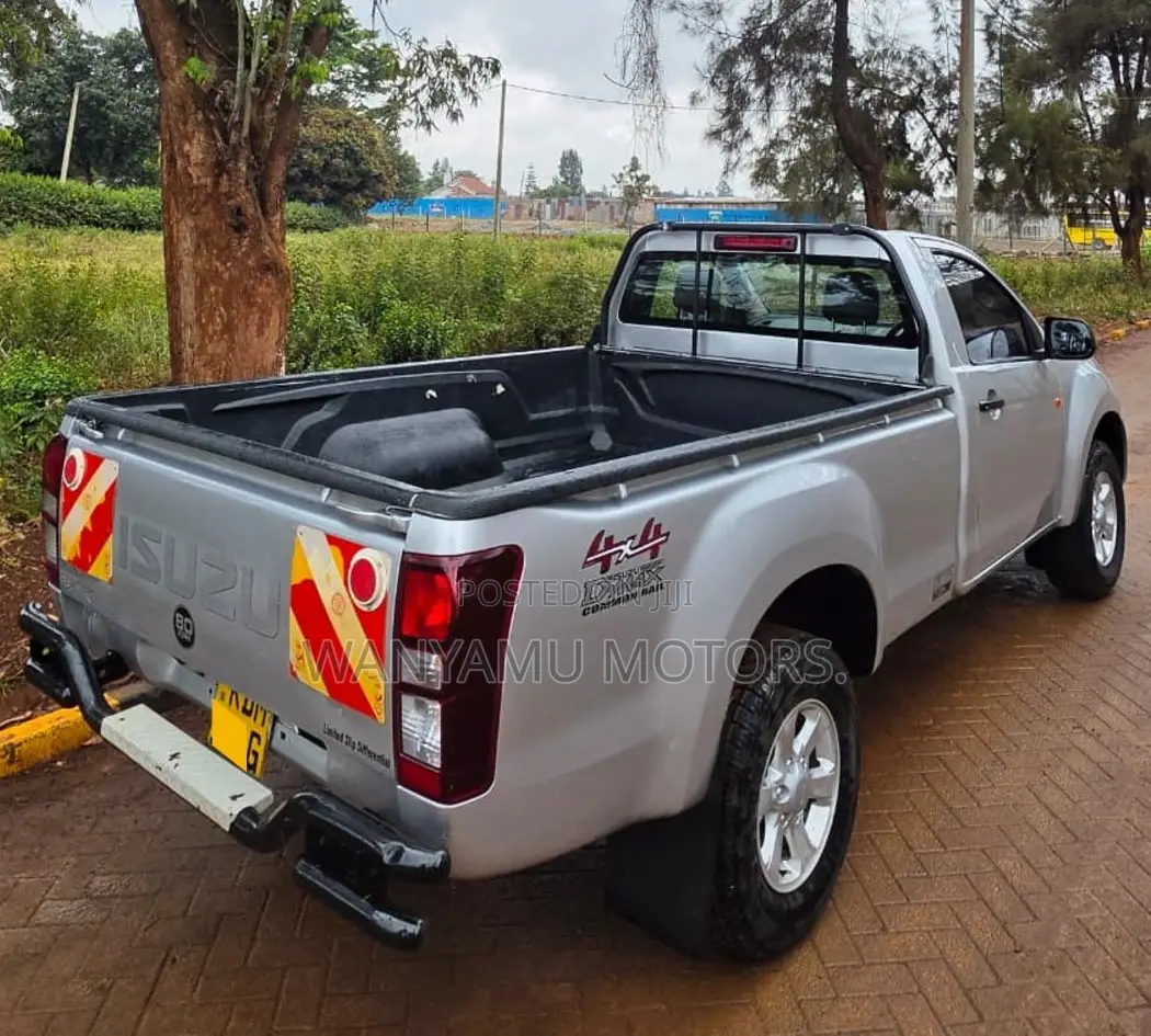 Isuzu D-MAX 2023 Silver