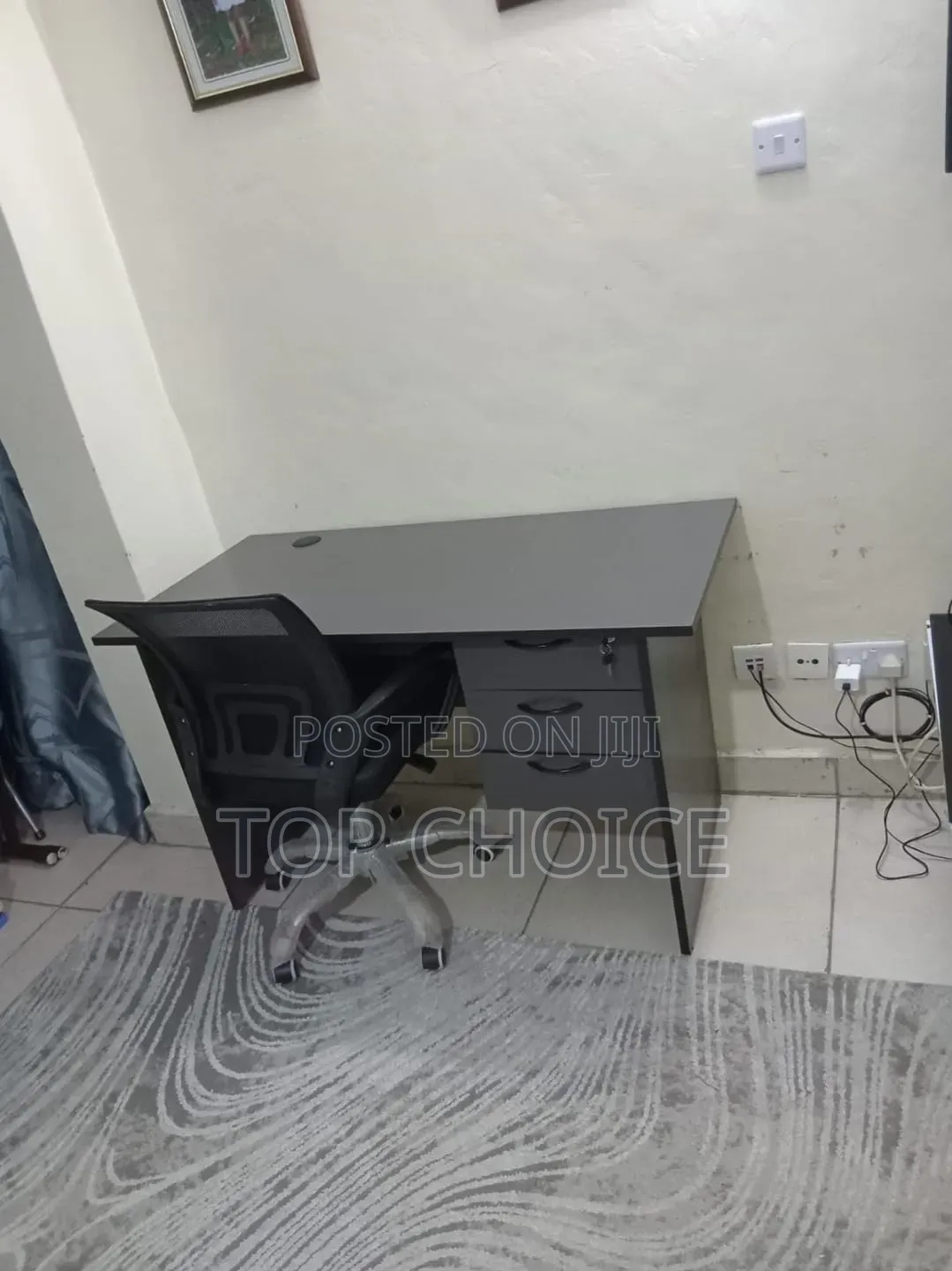 Modern Mesh Chair and Office Desk