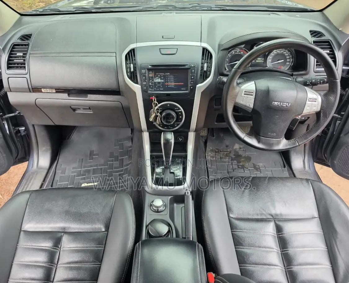 Isuzu MU-X 2021 Gray