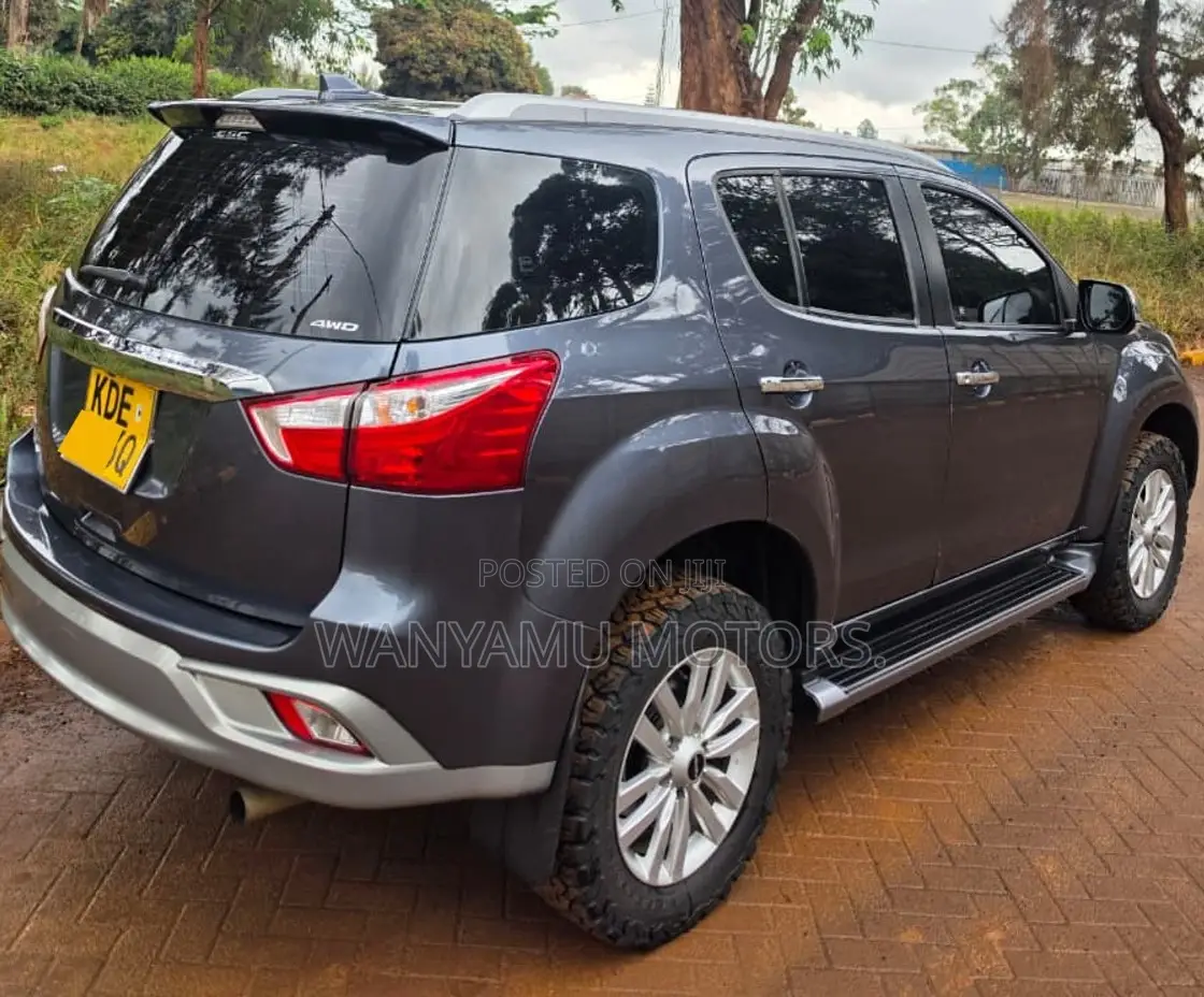 Isuzu MU-X 2021 Gray