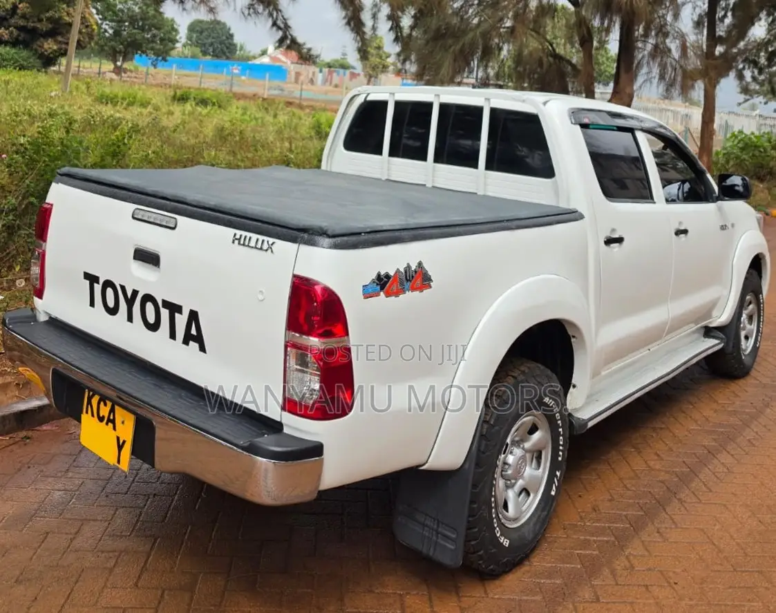 Toyota Hilux 2014 White