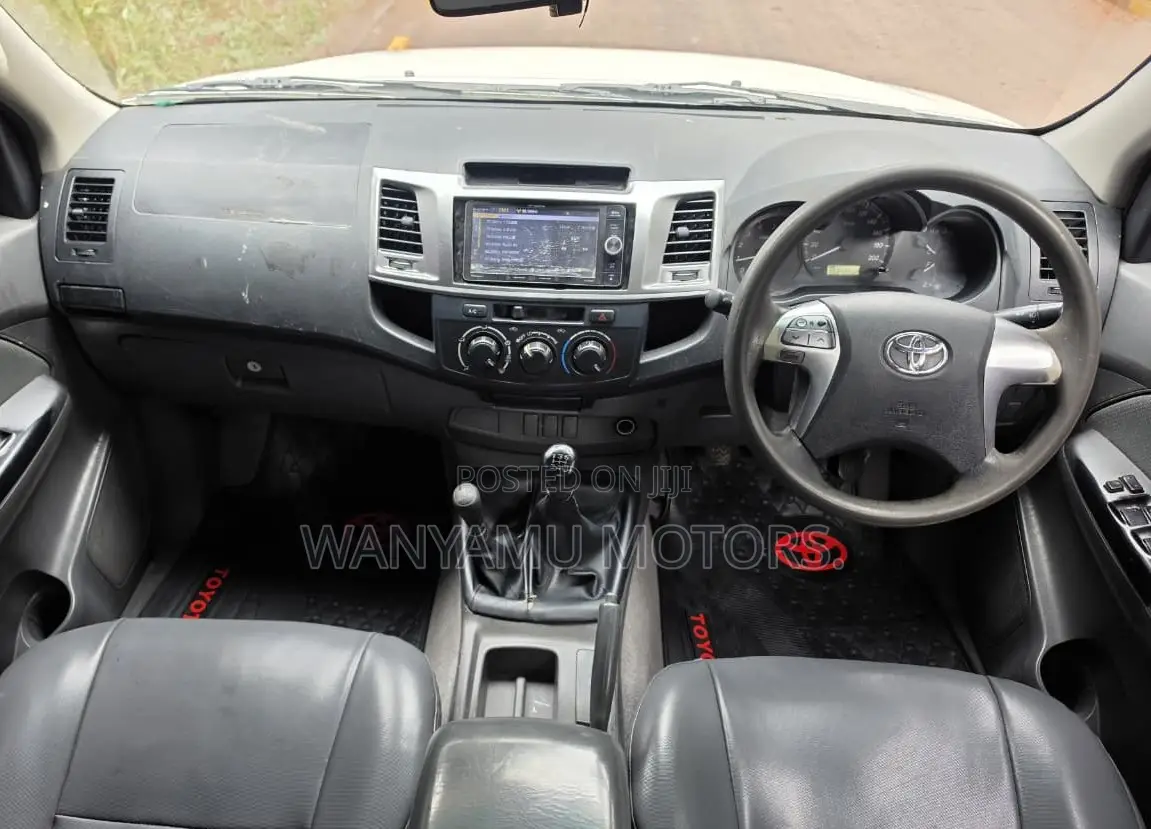 Toyota Hilux 2014 White