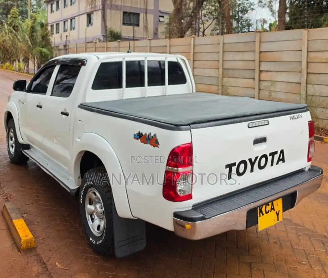 Toyota Hilux 2014 White