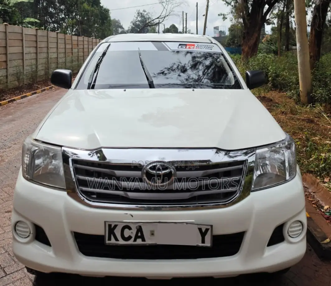 Toyota Hilux 2014 White
