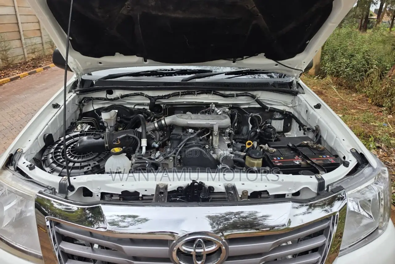 Toyota Hilux 2014 White
