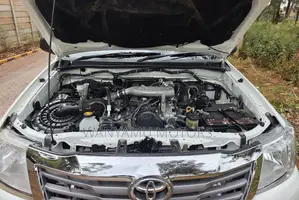Toyota Hilux 2014 White