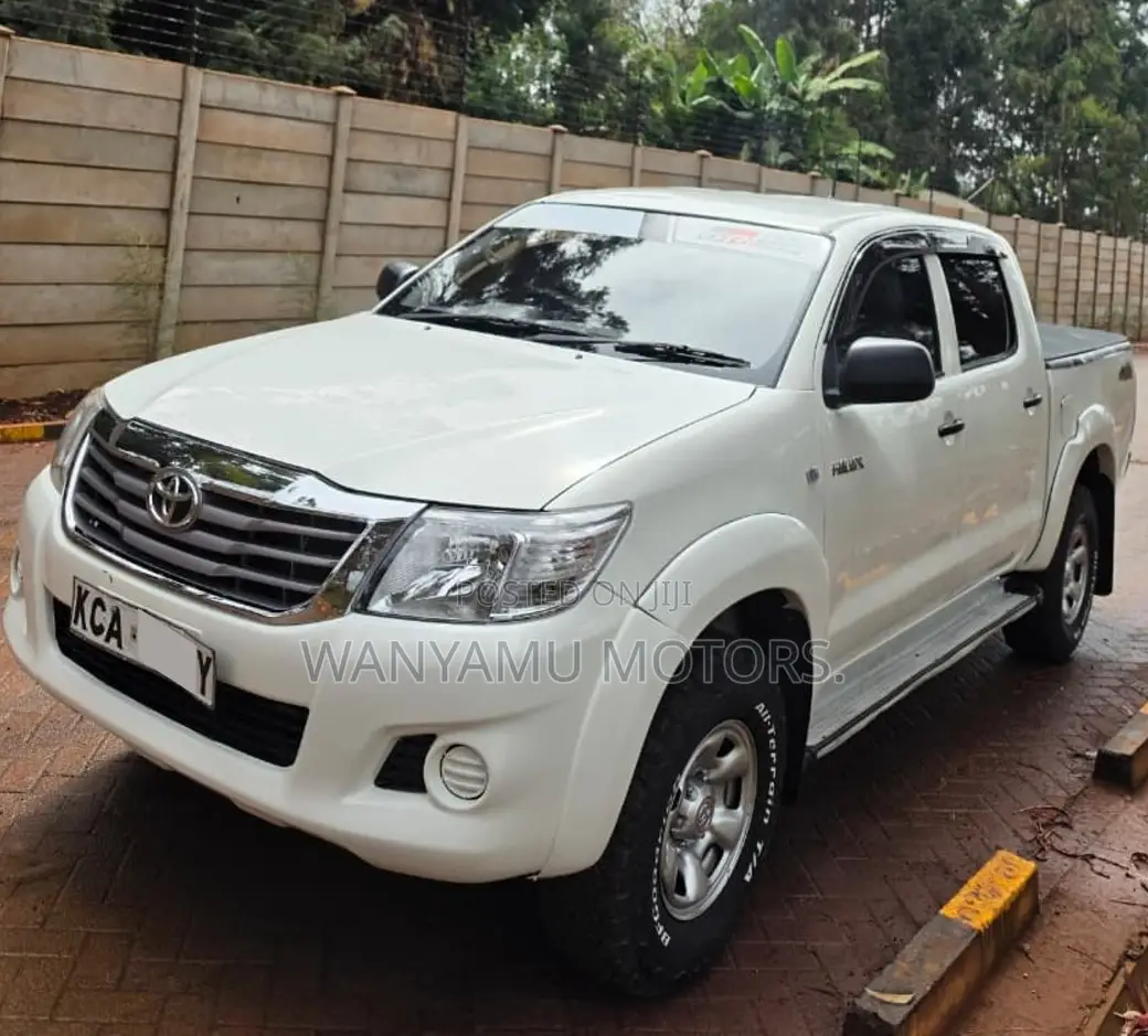 Toyota Hilux 2014 White
