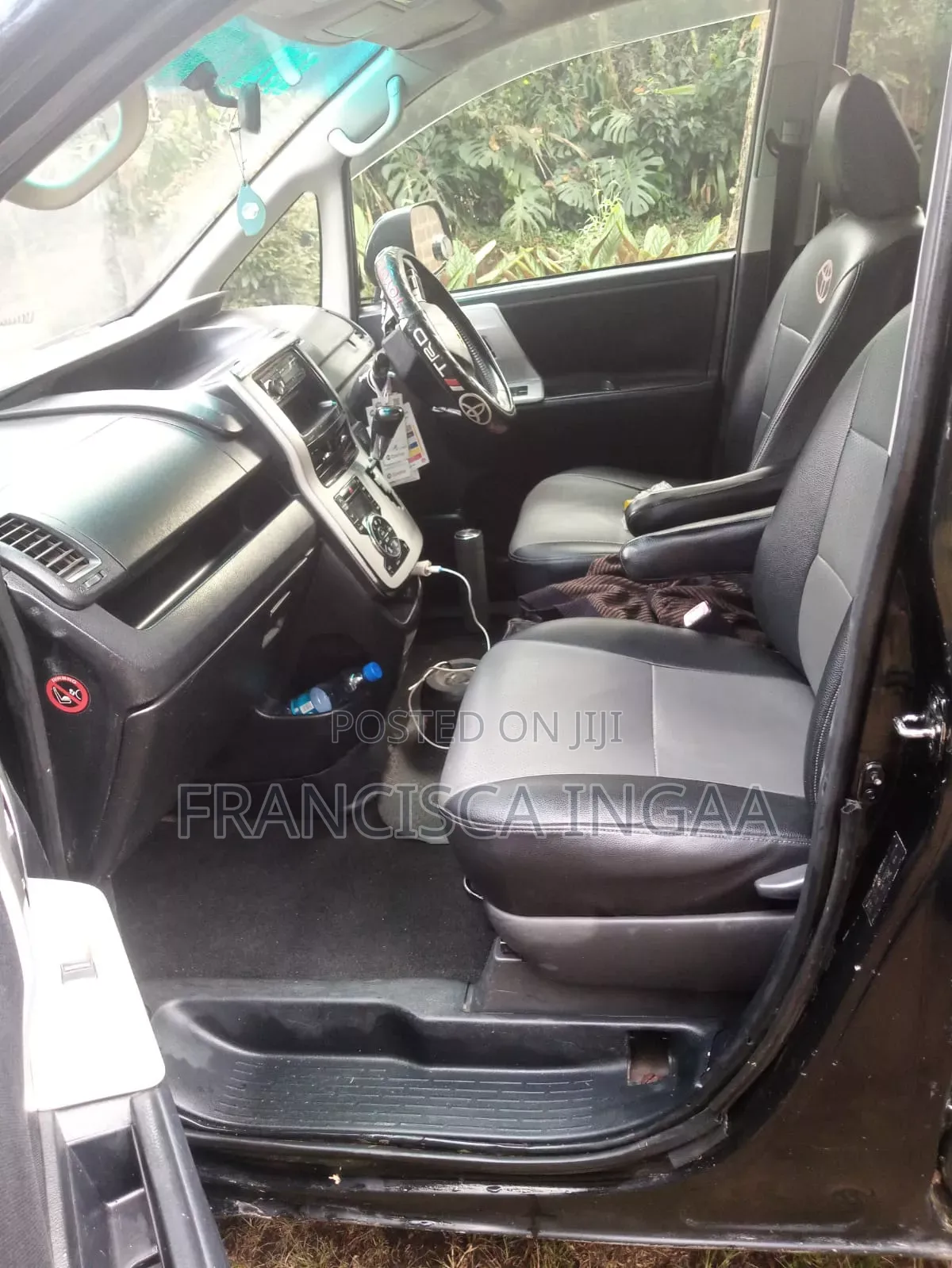 Toyota Voxy V 2WD 8-Seater 2010 Black