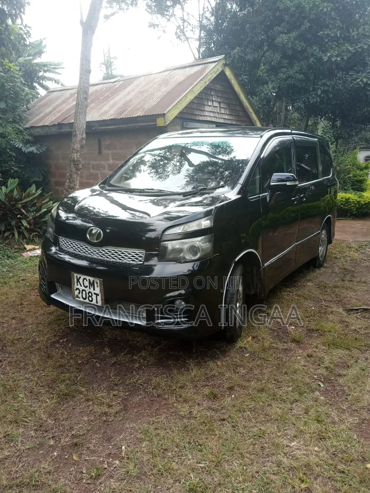 Toyota Voxy V 2WD 8-Seater 2010 Black