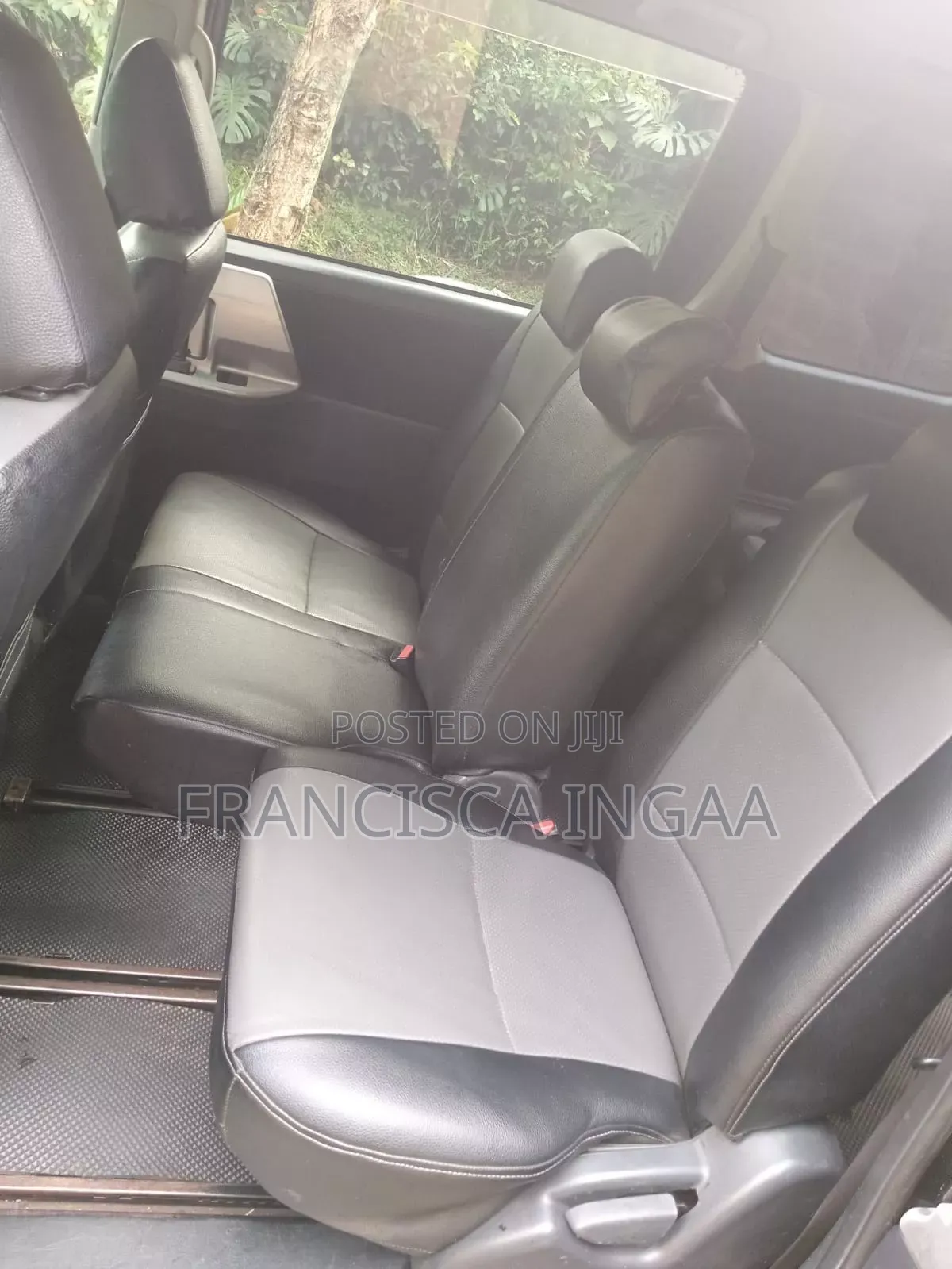 Toyota Voxy V 2WD 8-Seater 2010 Black