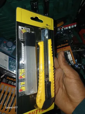 18mm Heavy-Duty Snap-Off Utility Cutter Knife