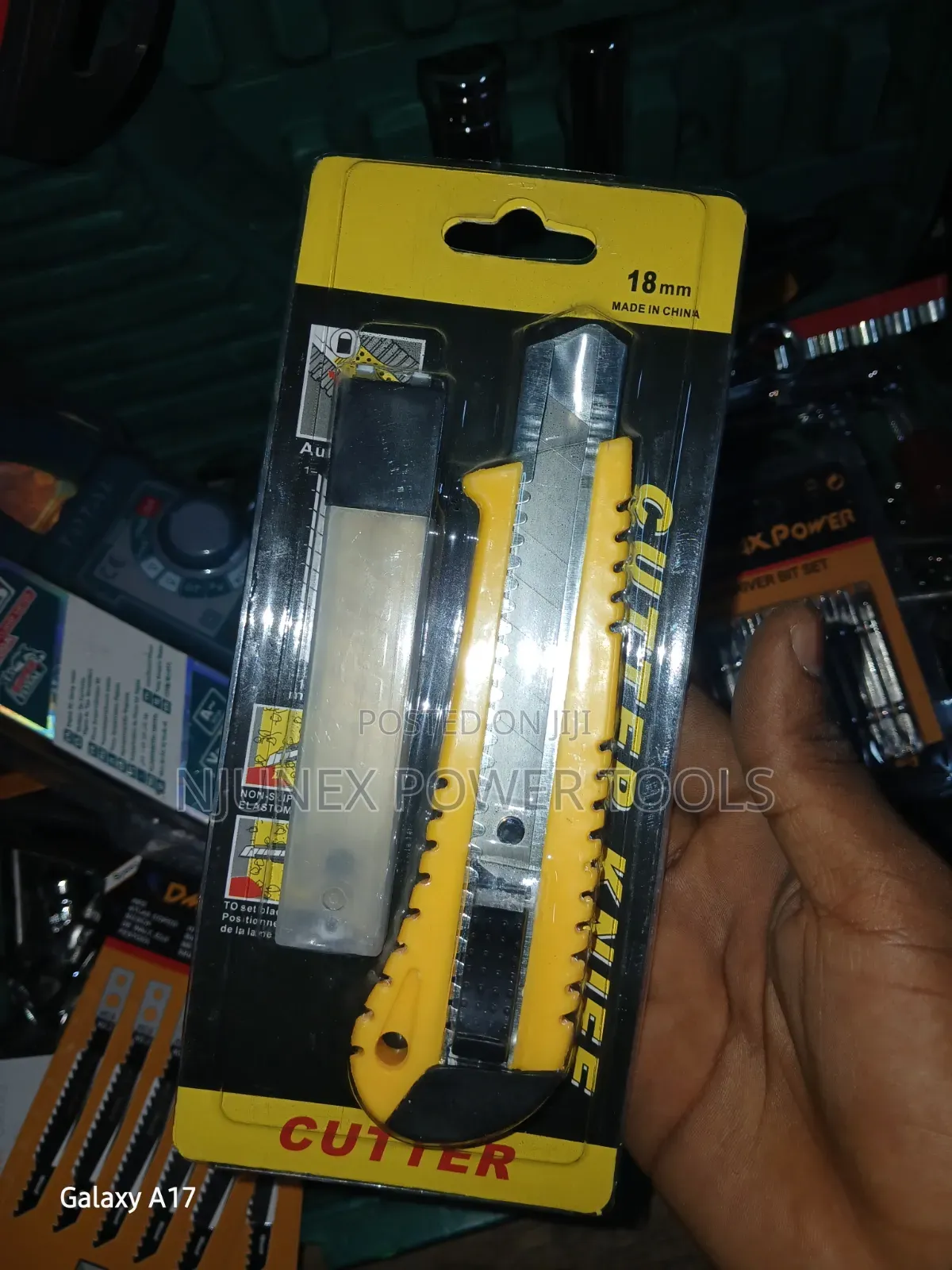 18mm Heavy-Duty Snap-Off Utility Cutter Knife