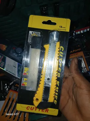 18mm Heavy-Duty Snap-Off Utility Cutter Knife