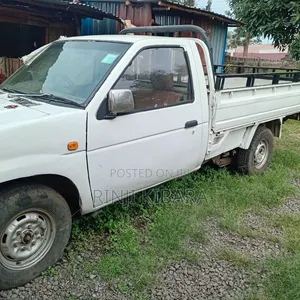 Nissan Pick-Up 1999 White