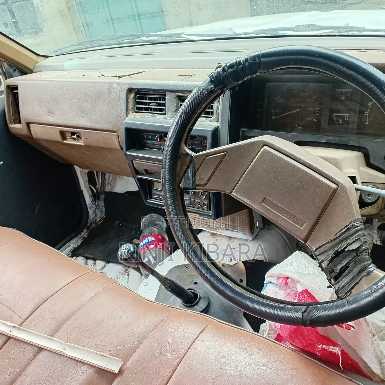 Nissan Pick-Up 1999 White