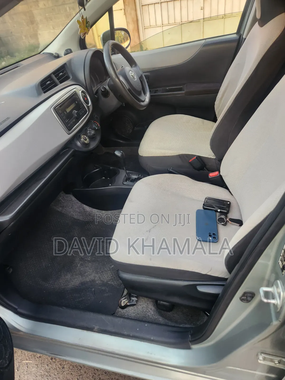 Toyota Vitz 1.3 AWD 5dr 2012 Silver