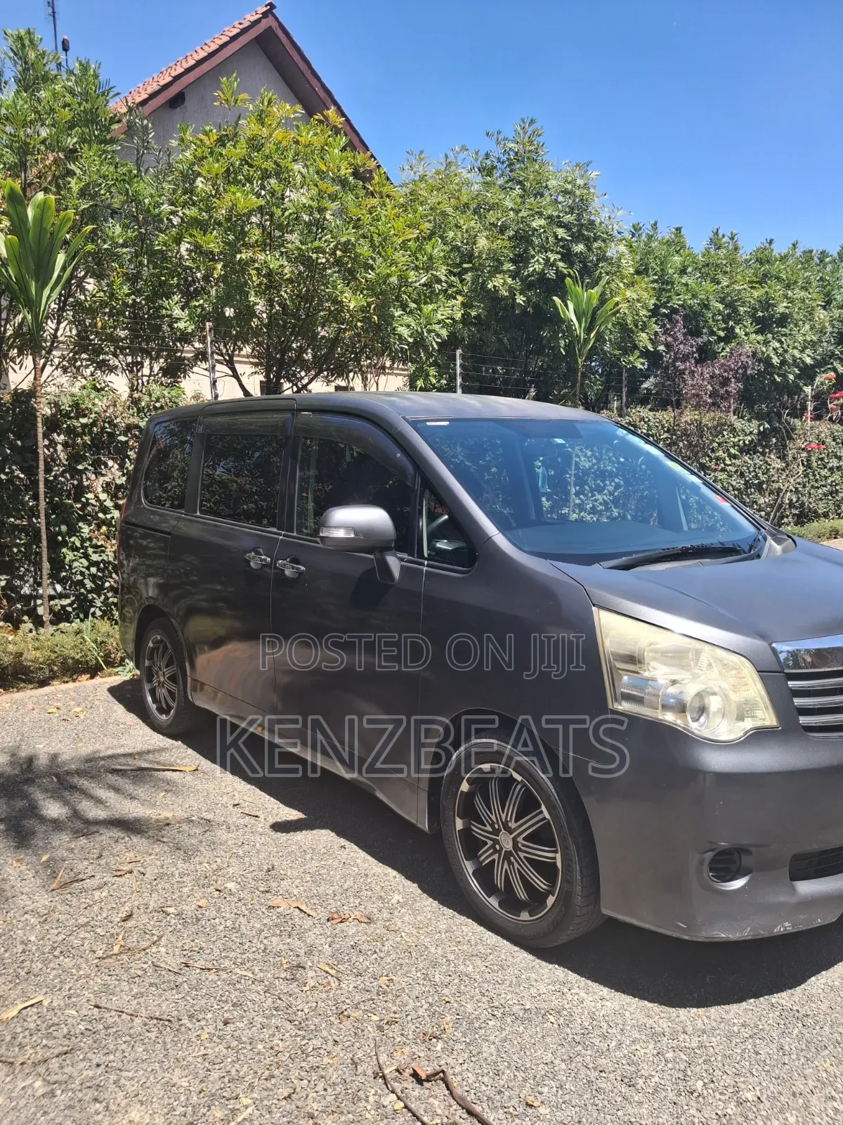 Toyota Noah 2013 Black