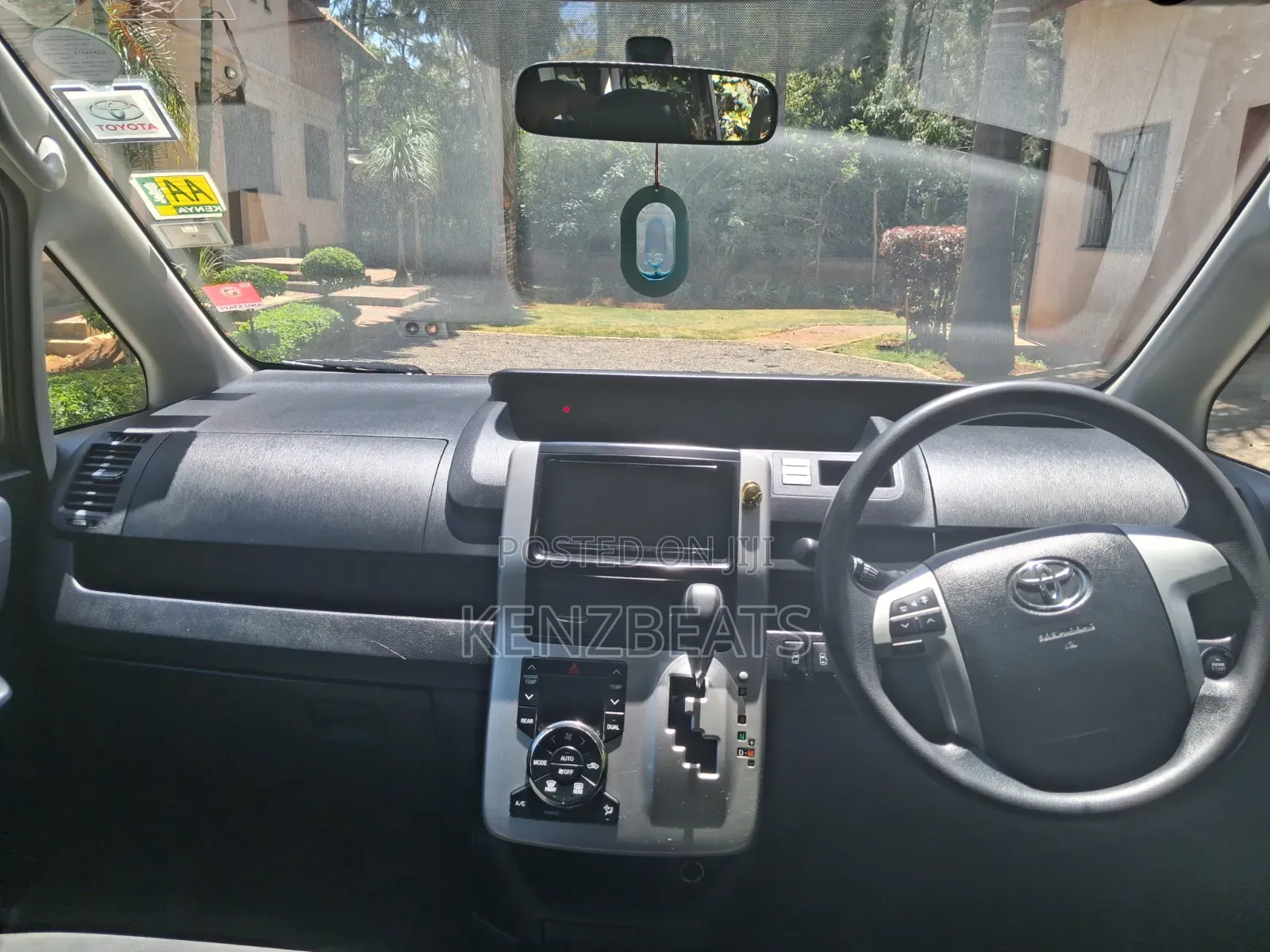 Toyota Noah 2013 Black