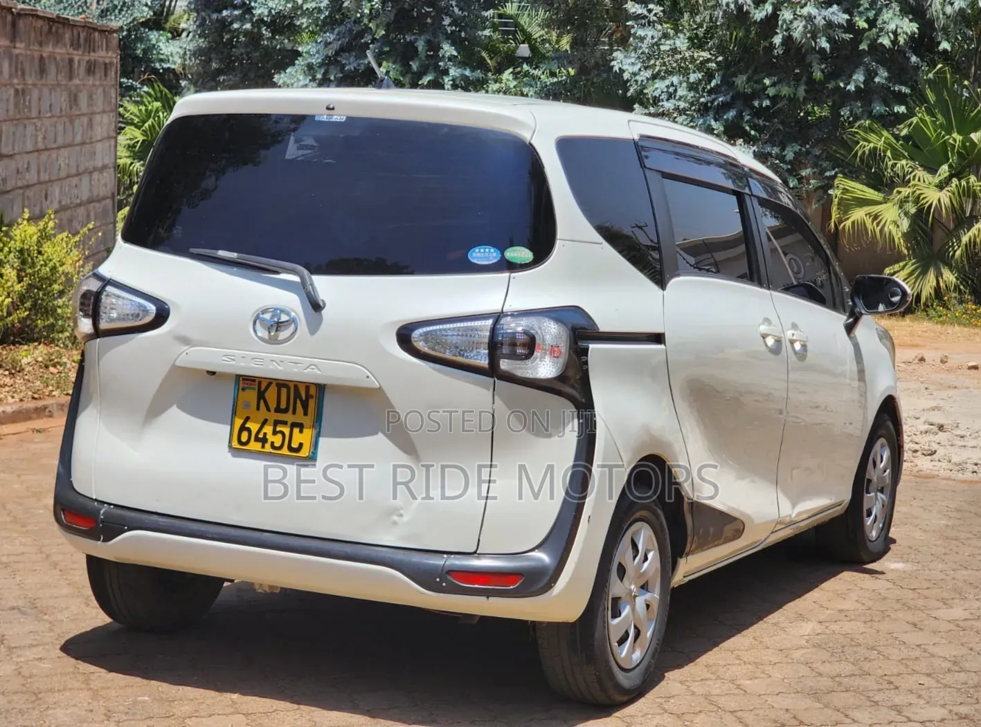 Toyota Sienta 1.5 FWD (6-seater) 2016 White