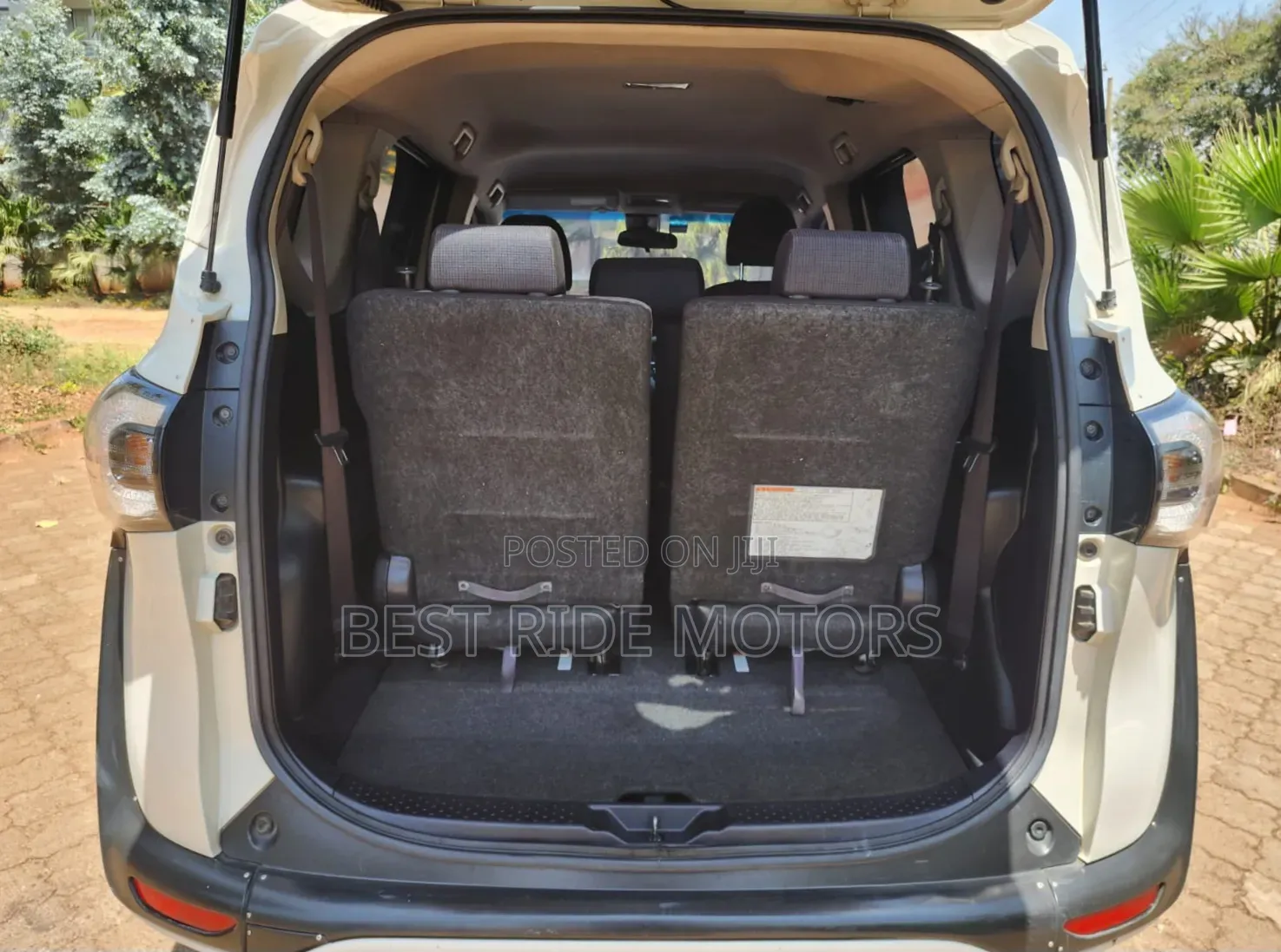 Toyota Sienta 1.5 FWD (6-seater) 2016 White