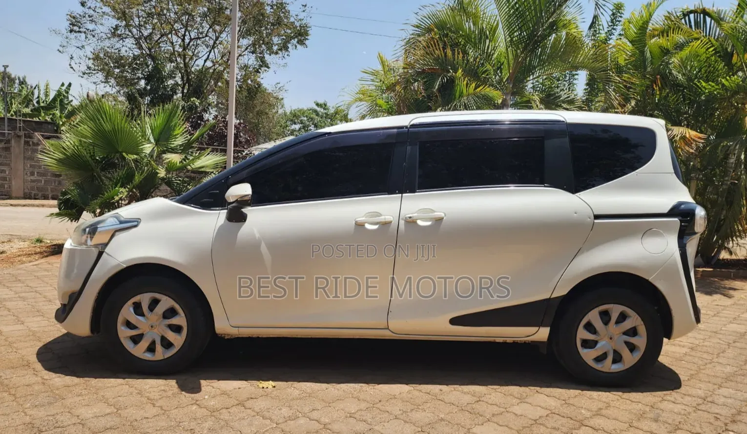 Toyota Sienta 1.5 FWD (6-seater) 2016 White