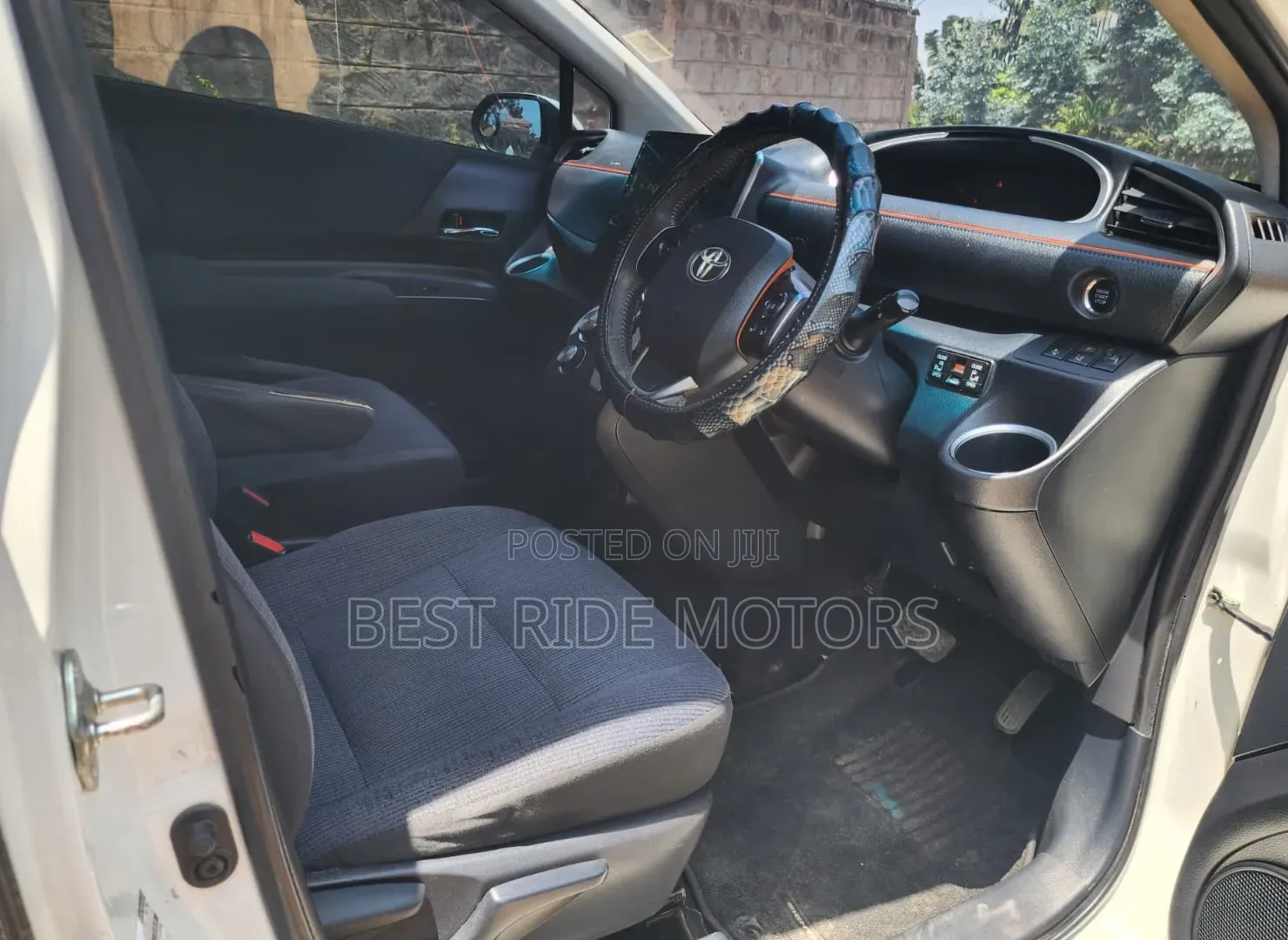 Toyota Sienta 1.5 FWD (6-seater) 2016 White