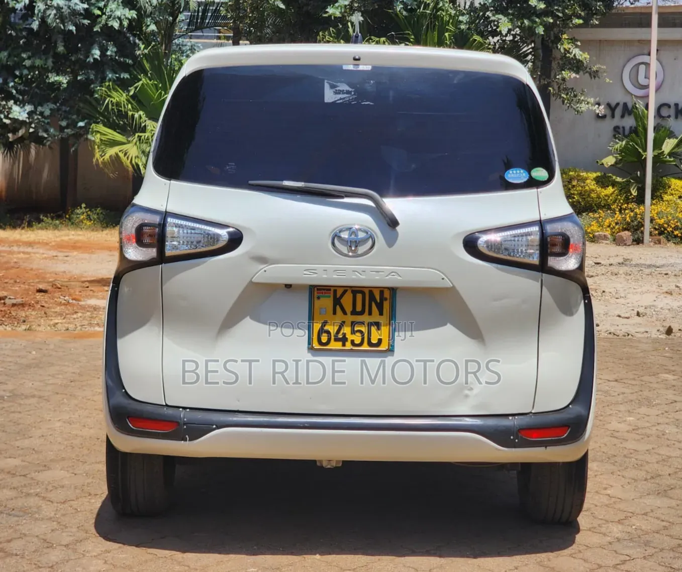 Toyota Sienta 1.5 FWD (6-seater) 2016 White