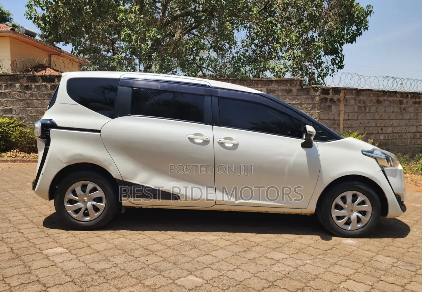 Toyota Sienta 1.5 FWD (6-seater) 2016 White