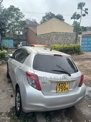 Toyota Vitz 2014 Silver