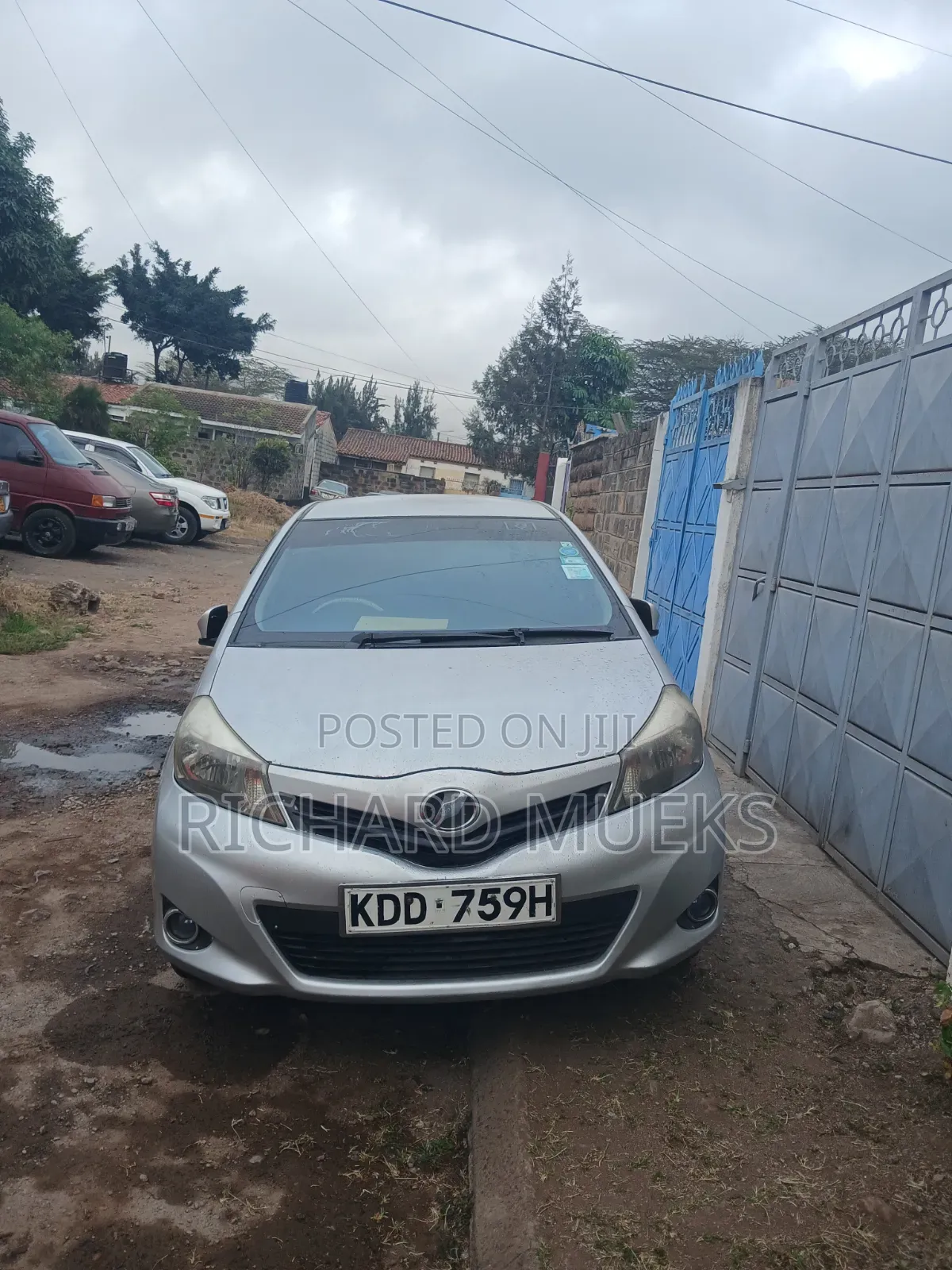 Toyota Vitz 2014 Silver