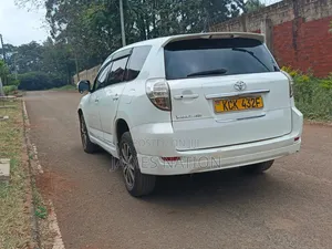 Toyota Vanguard 2009 White