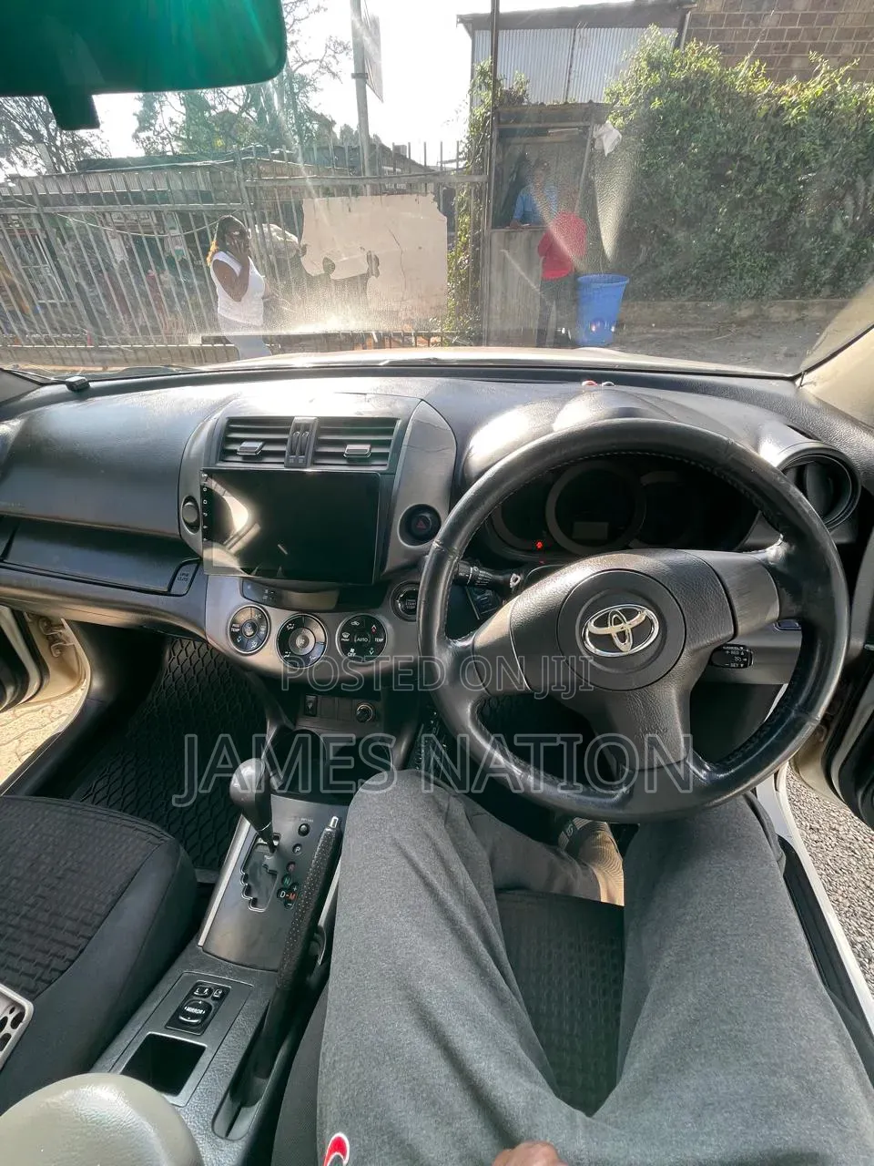 Toyota Vanguard 2009 White