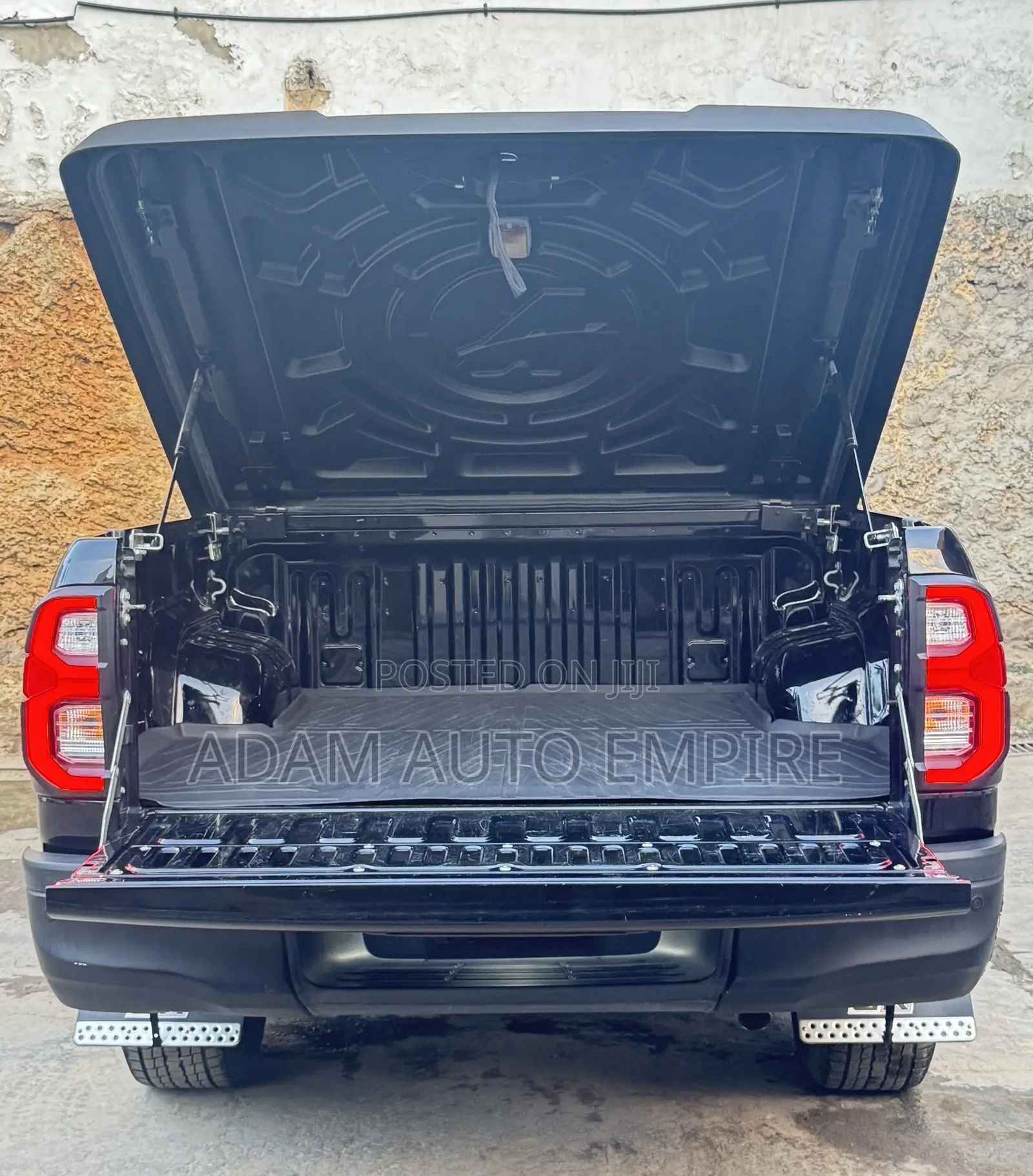 Toyota Hilux 2020 Black