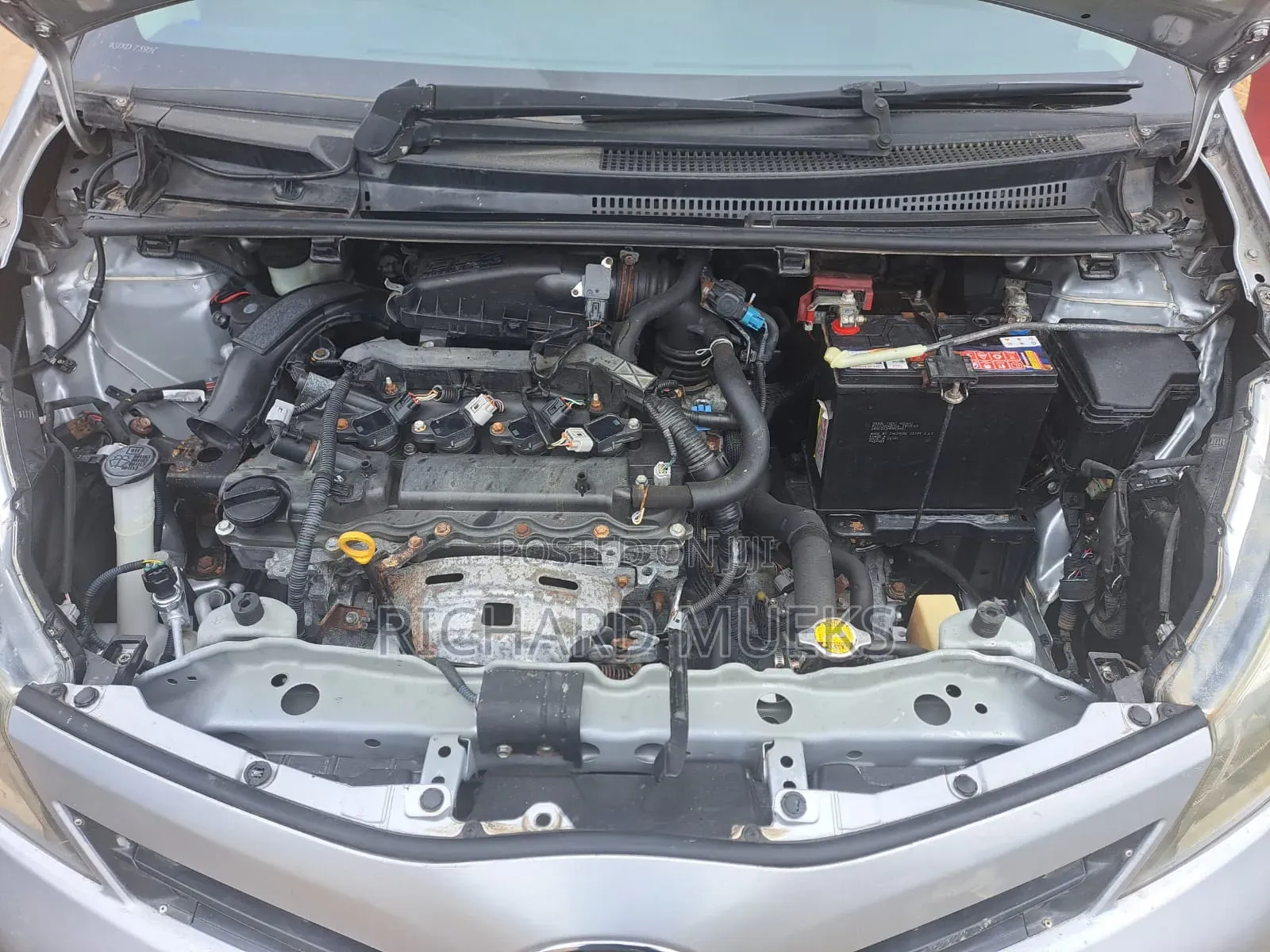 Toyota Vitz 2014 Silver