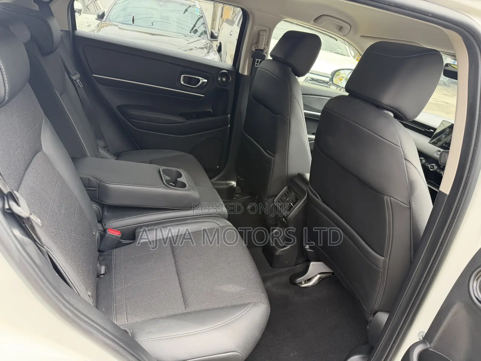 Honda Vezel 1.5 Hybrid 2WD 2021 White