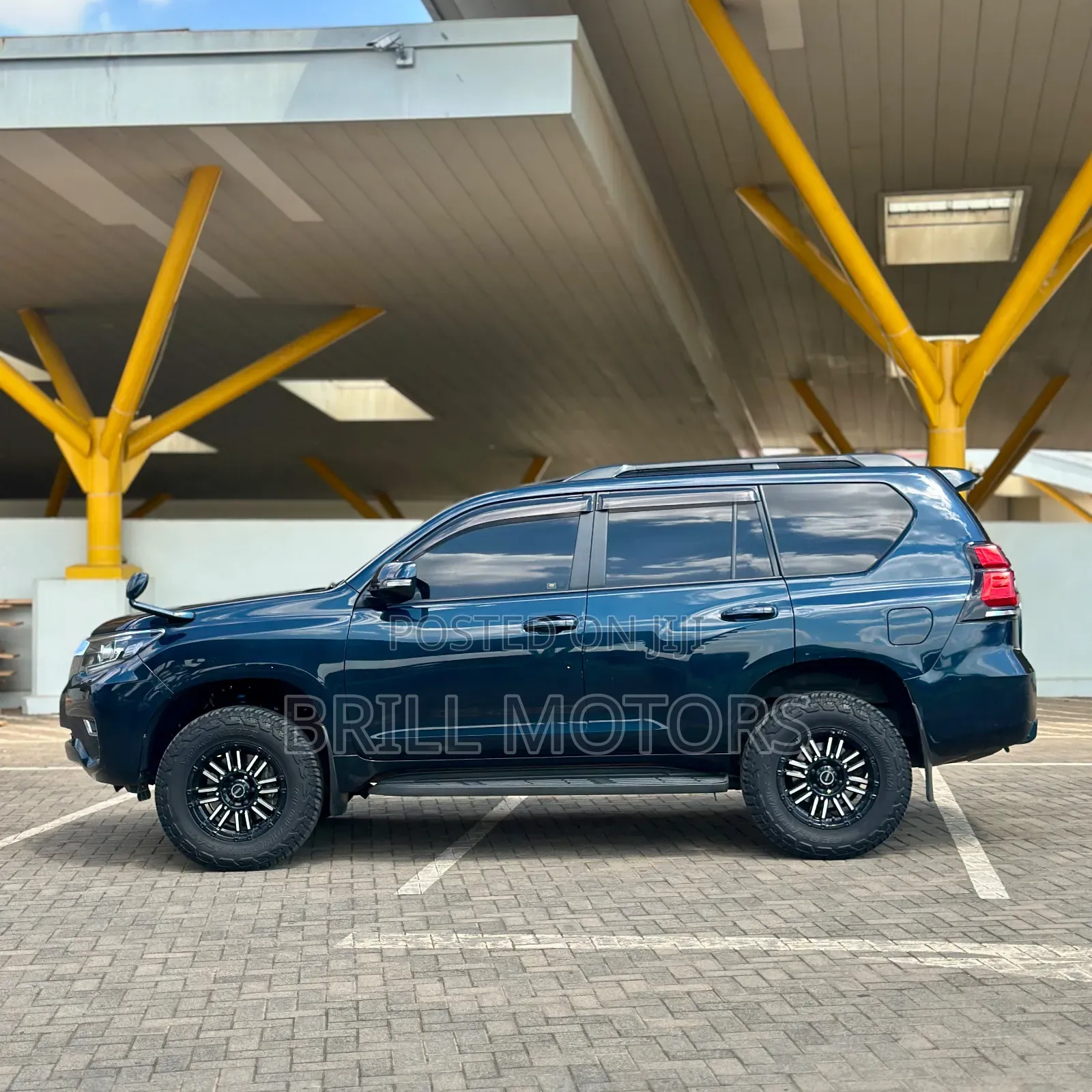 Toyota Land Cruiser Prado 2017 Black