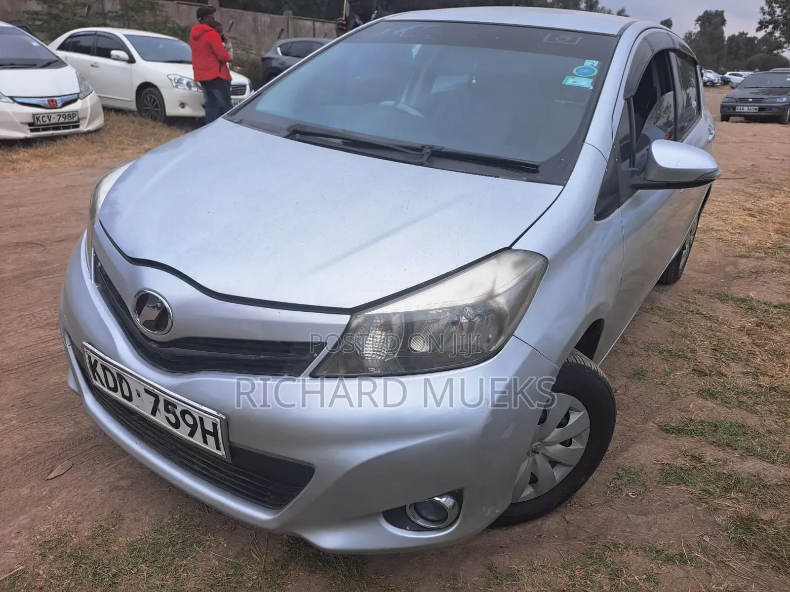 Toyota Vitz 2014 Silver