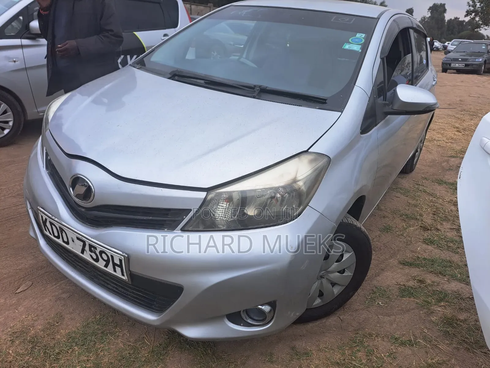 Toyota Vitz 2014 Silver
