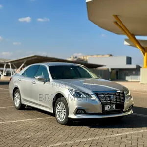 Toyota Crown 2017 Silver