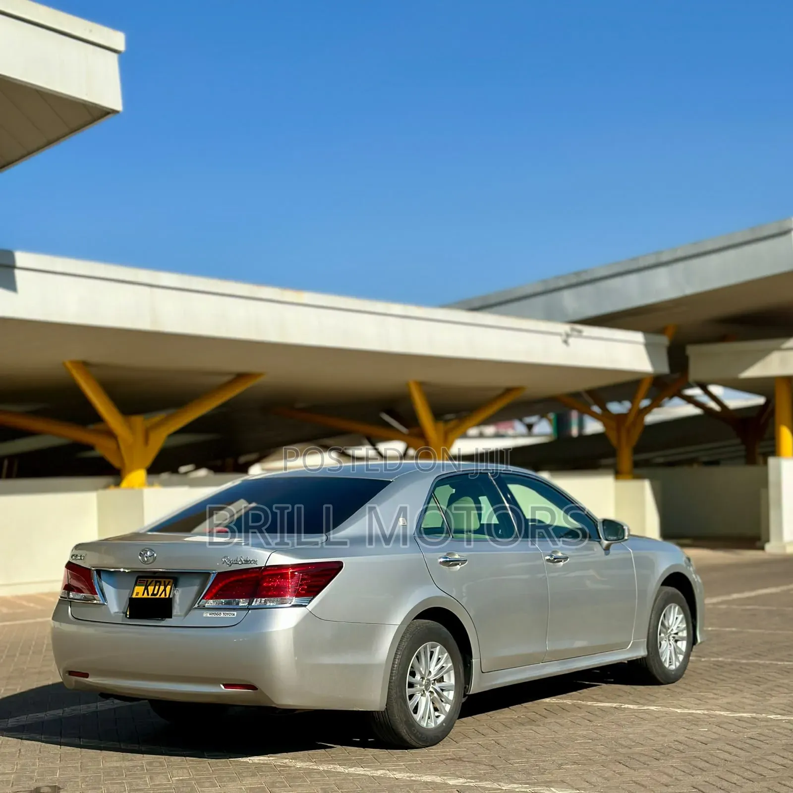 Toyota Crown 2017 Silver